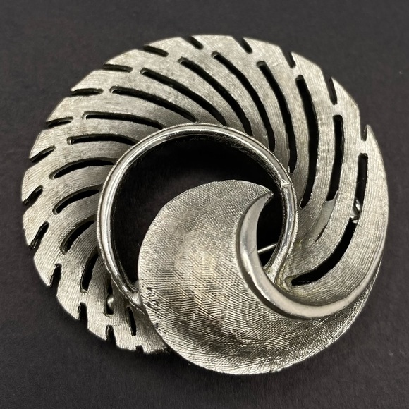 VINTAGE SPIRAL Statement Piece Industrialist Brooch - Picture 2 of 5